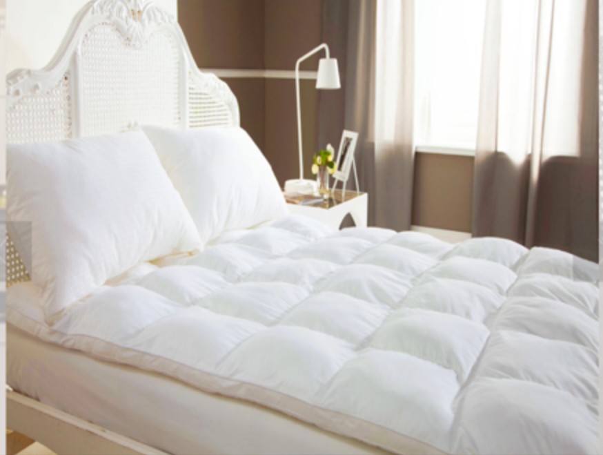 FREE! The Old Empire mattress topper, king size, Furniture & Home