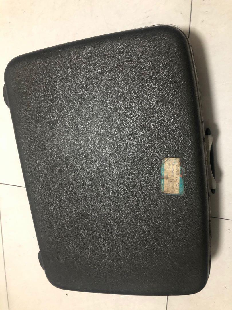 Vintage luggages (Category: Luggage) located in Quezon City. Submitted by polraker (Listing ID 239783100, Image 1). Description: Q.c retiro Lalamove shoulder buyer Get all for 1k.
