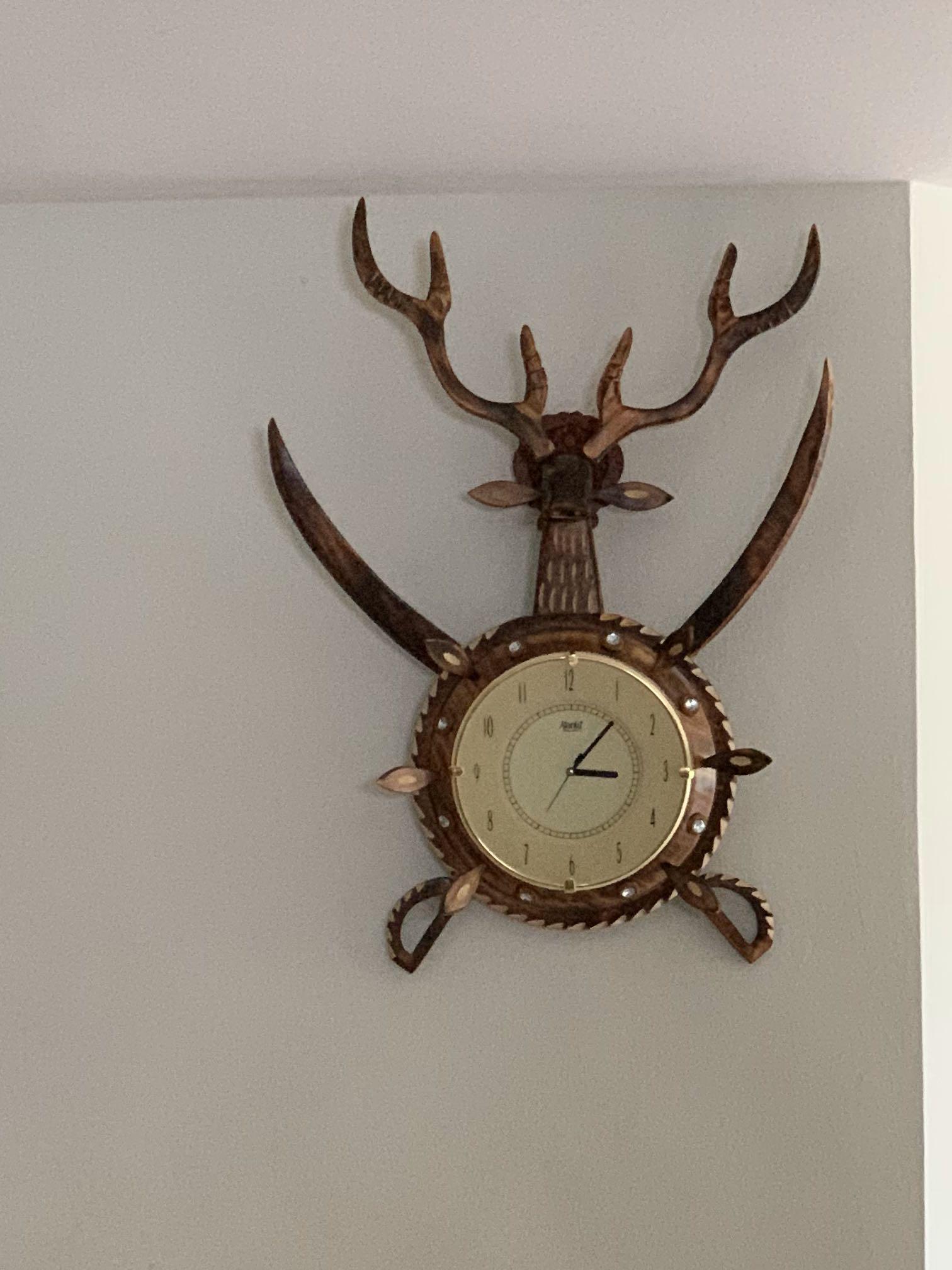 Wall clock (Category: Local Attractions & Transport) located in Singapore. Submitted by vasanirija (Listing ID 239785413, Image 1). Description: Made from Mango Tree Wood .