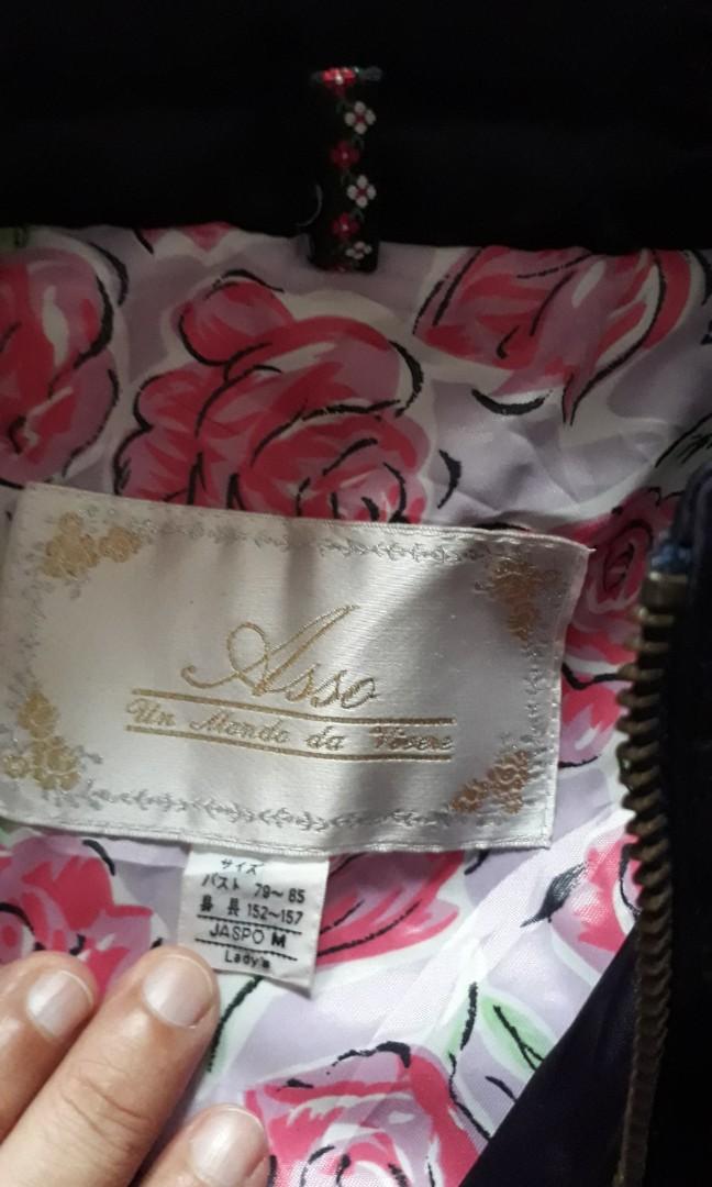 Winter jacket (Category: Other Tops) located in Petaling Jaya. Submitted by delayla6 (Listing ID 239822649, Image 3). Description: Winter jacket for ladies *condition: 9/10 *color : blue black *size : S till small M *used 1 time only *selling coz not suitable size already.