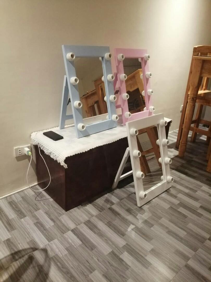 Free Sf Wooden Vanity Mirror 8bulbs Home Furniture Furniture Fixtures Others On Carousell Makeup vanity mirror with lights diy step by step.