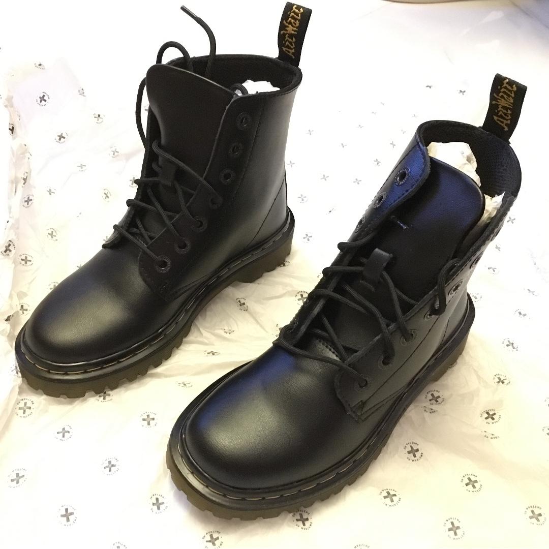 luana black dr martens
