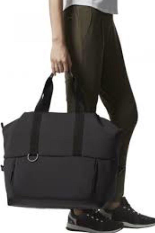 vagt På daglig basis zoom Adidas Fav Tote Bag - convertible shoulder to backpack gym bag, Women's  Fashion, Bags & Wallets, Backpacks on Carousell