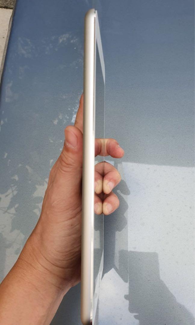 Ipad Mini 3 (Category: iPad) located in Singapore. Submitted by welyn (Listing ID 239957718, Image 2). Description: Description 64 gb LTE set. Good condition without dents.9.5/10 Very minimal surface wear. Come with charger. No box Delivery can be arranged .