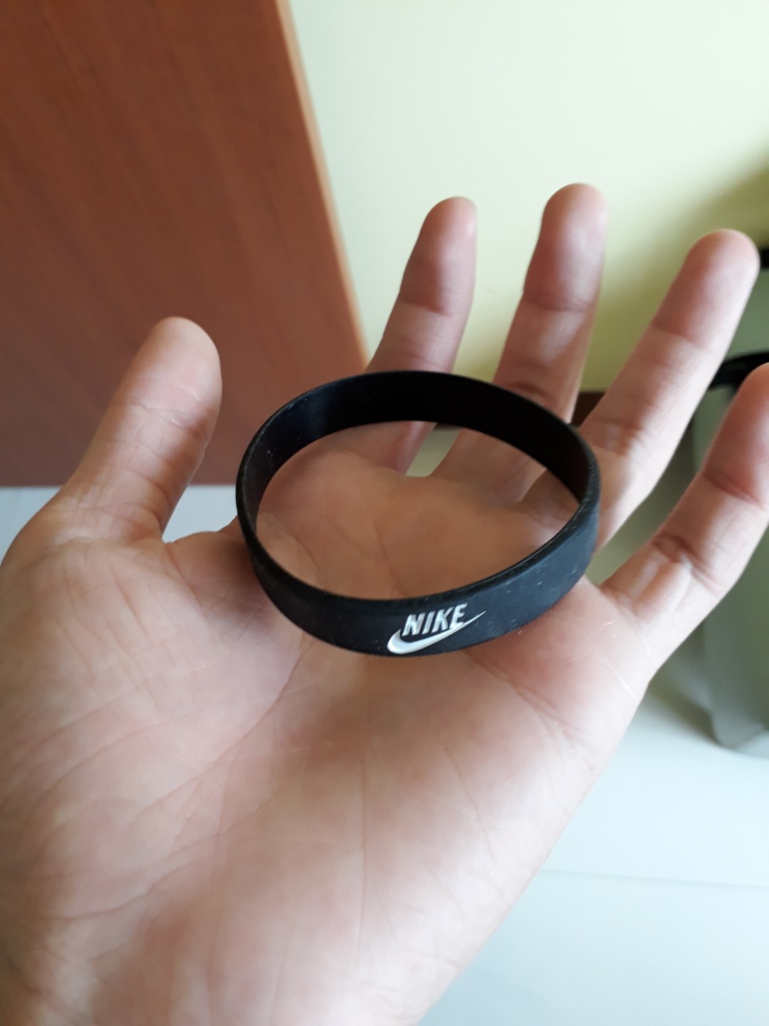 nike hand band