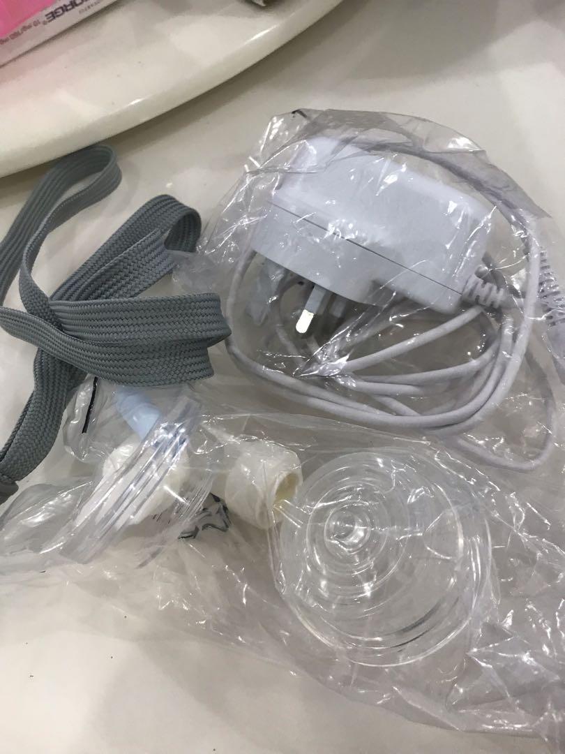 Philips Avent Single Pump (Category: Breastfeeding & Bottle Feeding) located in Gelugor. Submitted by pypyryan (Listing ID 239900708, Image 3). Description: Used for less than a month. Without teat pack.