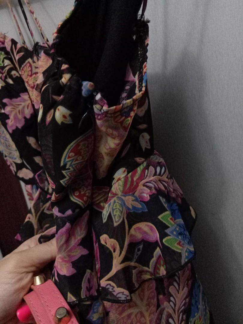 Sexy Floral spaghetti top (Category: Sleeveless) located in Manila. Submitted by declutter_with_s (Listing ID 240102993, Image 3). Description: paisley, floral, party or casual summer top, this is it! ❤.