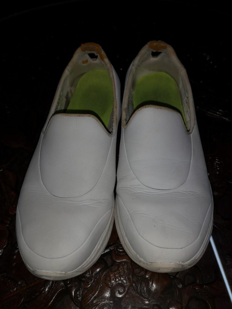 Malawi Gestreept Nederigheid Skechers Go Walk 4 White Leather Shoes, Women's Fashion, Footwear, Sneakers  on Carousell