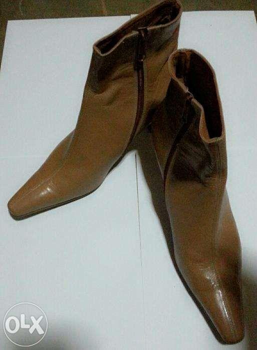 Janylin Shoes Boots Brown (Category: Boots) located in Cebu City. Submitted by guz_7 (Listing ID 240346887, Image 2). Description: Janylin Shoes Boots Brown Size 9.