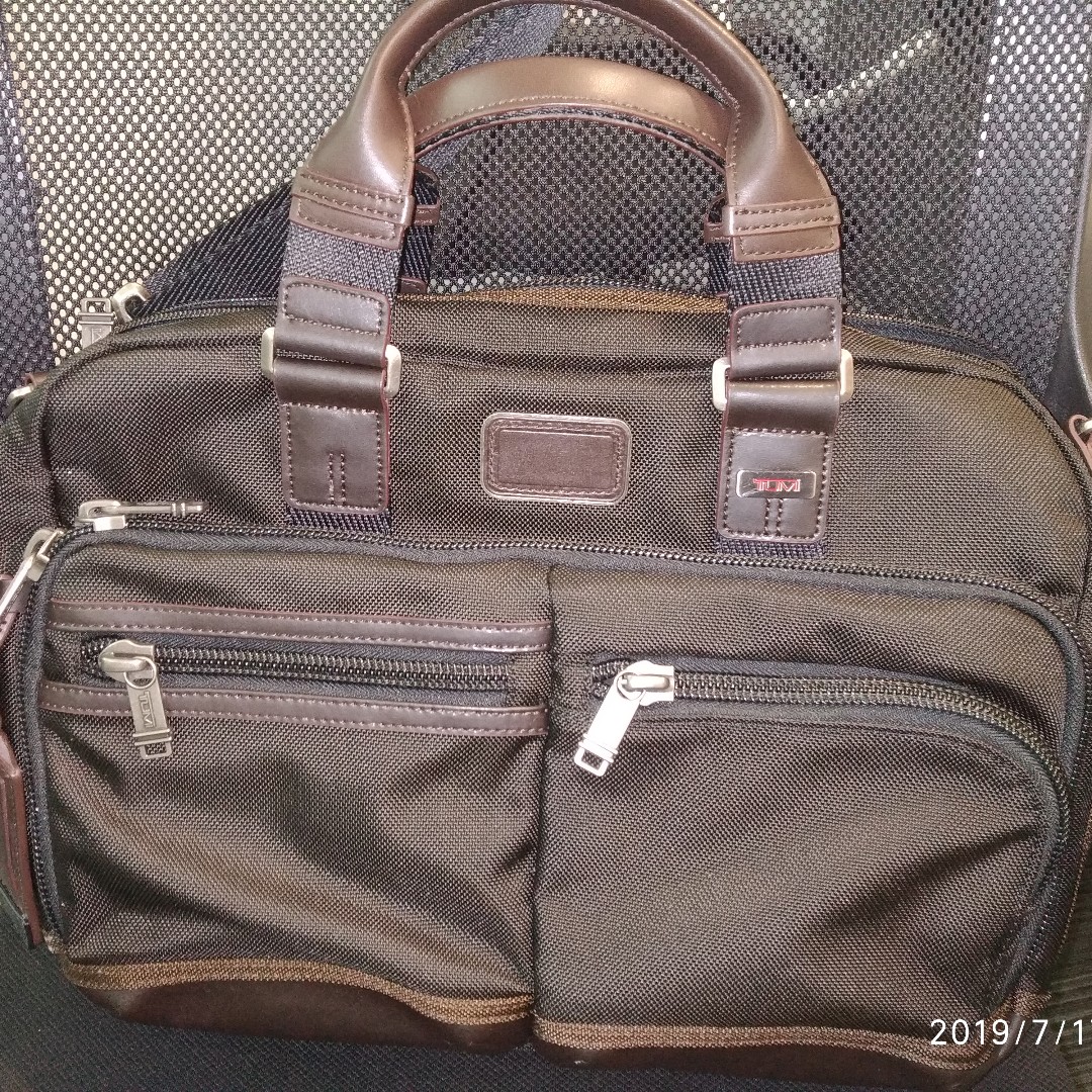 Albany slim shop commuter brief review