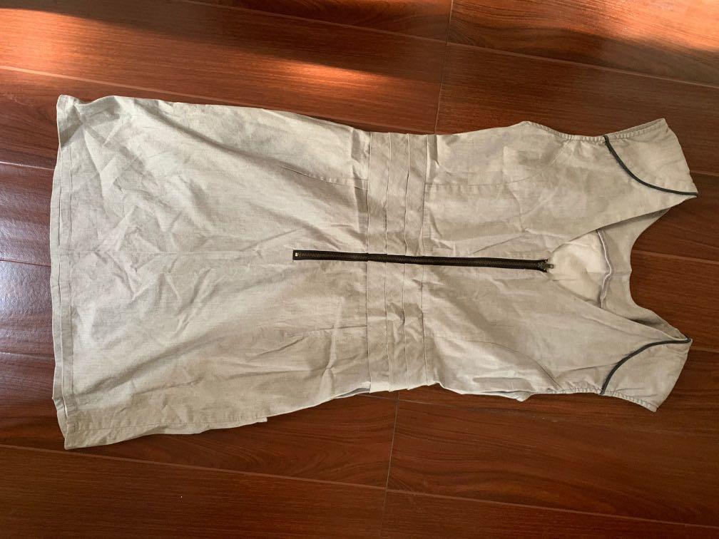 BCBG maxazria dress with side pockets (Category: Dresses) located in Pasig City. Submitted by queenofmybabies (Listing ID 240238528, Image 2). Description: Still in good condition and needs ironing .