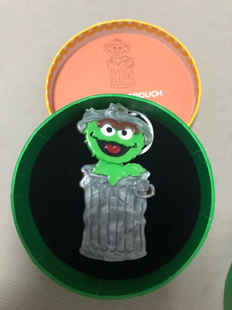 Erstwilder Sesame Street Oscar The Grouch Brooch Pin Women s