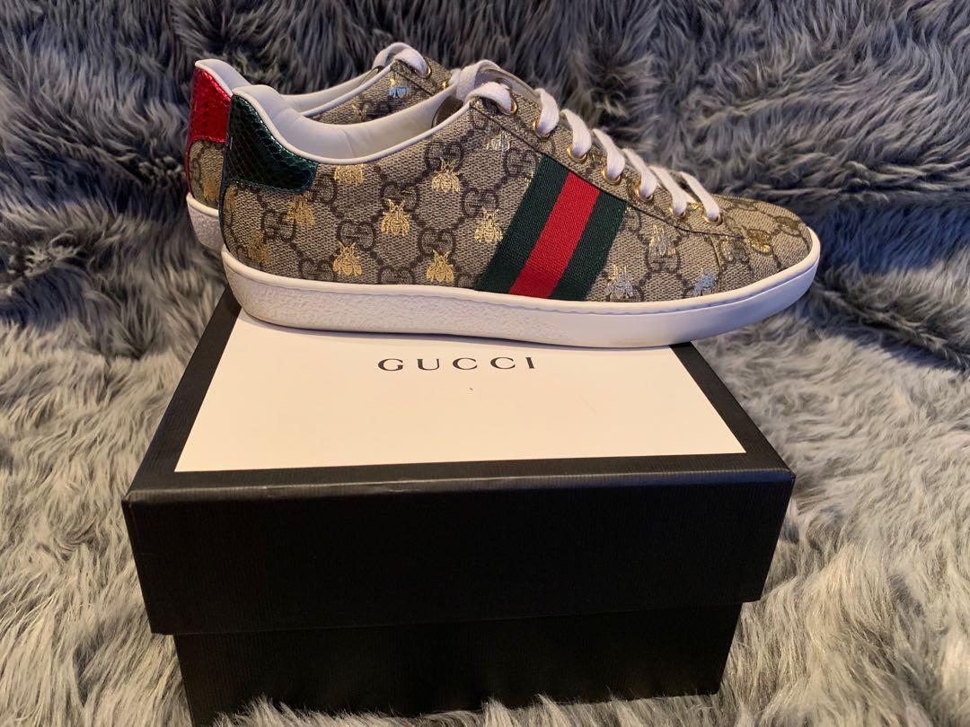 Gucci ladies Ace GG supreme sneaker with bees