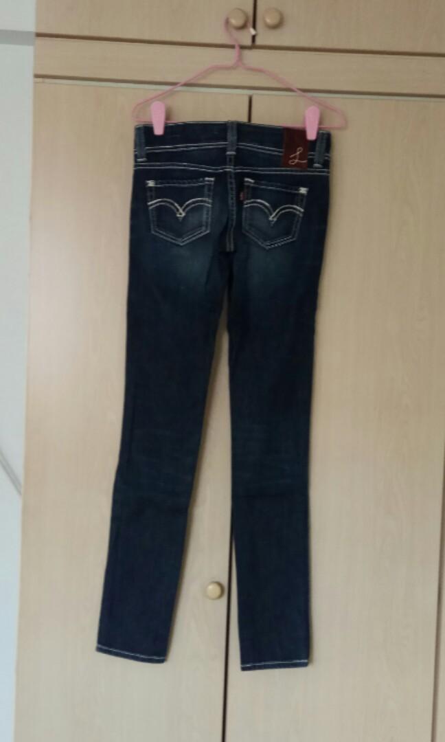 petite levis