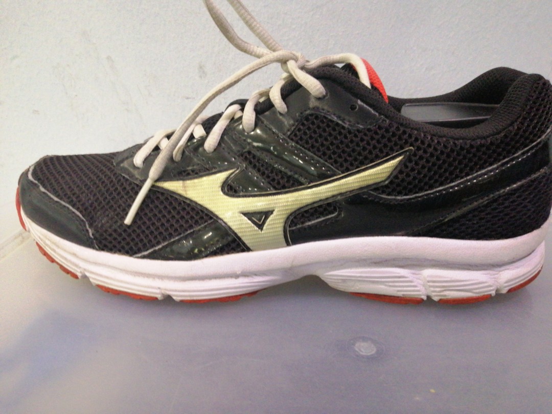 Mizuno, Men's Fashion, Activewear on Carousell