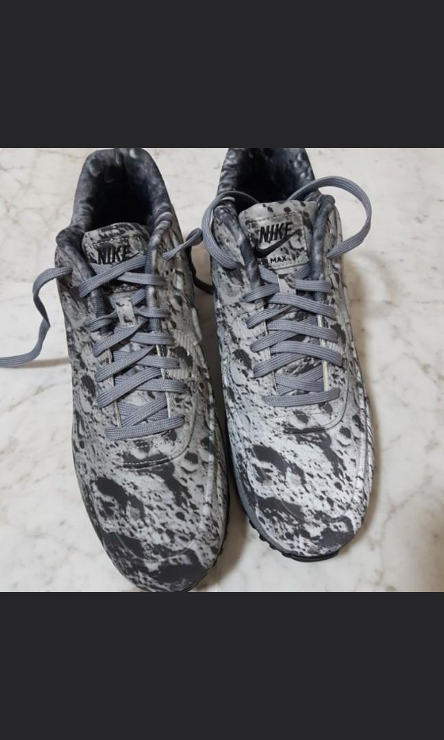 Nike 90 moon landing online