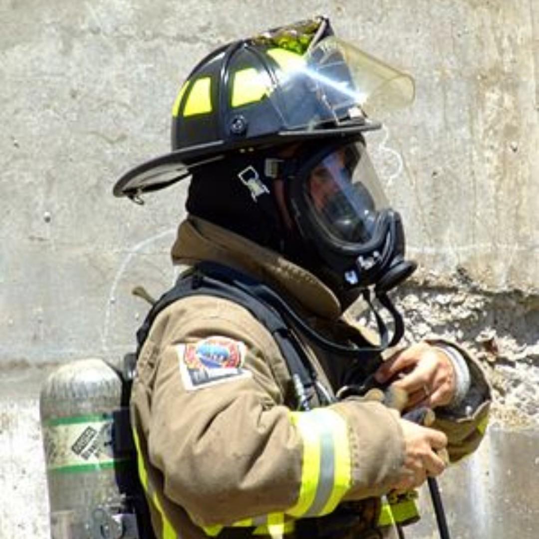 "Self-contained Breathing Apparatus (SCBA)" (Category: Everything Else Others) located in Pasig City. Submitted by dugsmelko (Listing ID 240168454, Image 1). Description: "Volume : 6.8L Cylinder Material: Carbon Fiber Working pressure:300bar Inhalation resistance: ≤500pa Exhalation resistance: ≤1000pa Alarm pressure: 5.5±0.5Mpa Alarm sound: ≥90db Using temperature:－30℃---60℃ Standard: EN 137 " BRAND NEW 100% Terms of Payment 50%Security Deposit 5