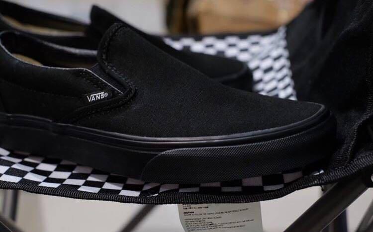 vans slip on full black