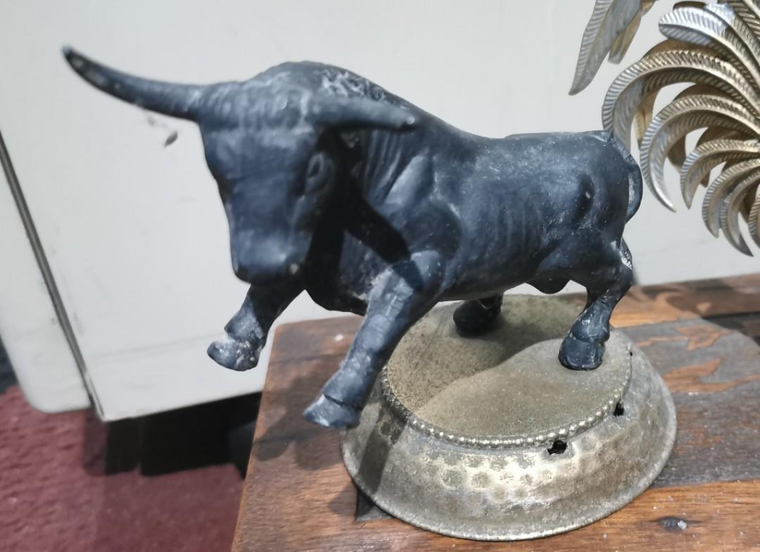 Small Collectibles Bull Baul Globe (Category: Vintage Collectibles) located in Makati City. Submitted by doodsvac (Listing ID 240145968, Image 1). Description: 1500 EACH item! Bauls, globe, rotating calendar, metal bull, Gold chair ring holder (ring included) Emphasis note: These are small items that makes it rarer and hard. To find. Desktop displays na eye catching For more interesting items, please visit and like https://web.facebook.com/EdMos3