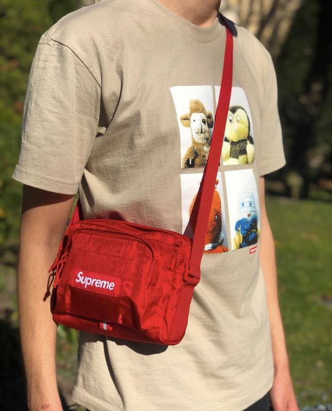 Supreme 46th shoulder bag 側背包, 他的時尚, 包, 腰包與手提包在旋轉拍賣