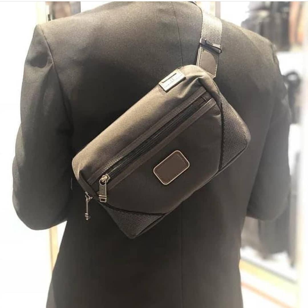 TUMI MAGELLAN UTILITY POUCH 14.5x26.5x12CM BLACK Fesyen Pria Tas
