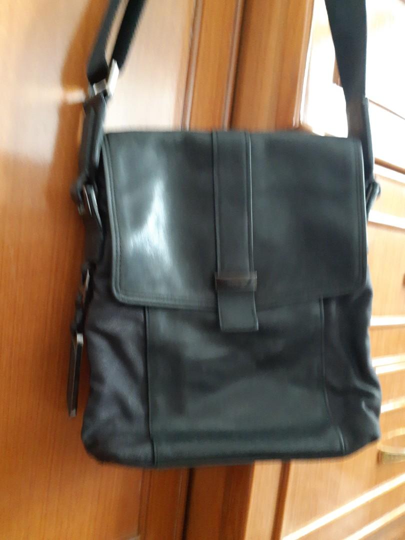 harga sling bag tumi