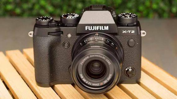 Fujifilm X-T2 with Fujinon 18-55mm lens