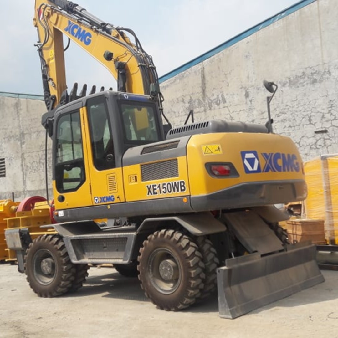 Backhoe Excavator Wheel Type XCMG Cummins Engine .5cubic bucket ...