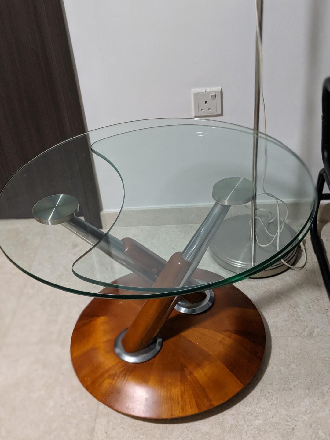 Extendable glass coffee shop table