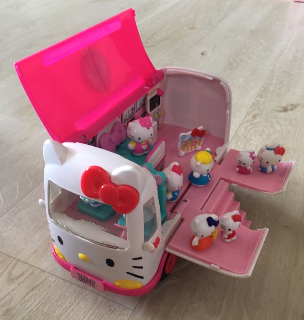 hello kitty ambulance
