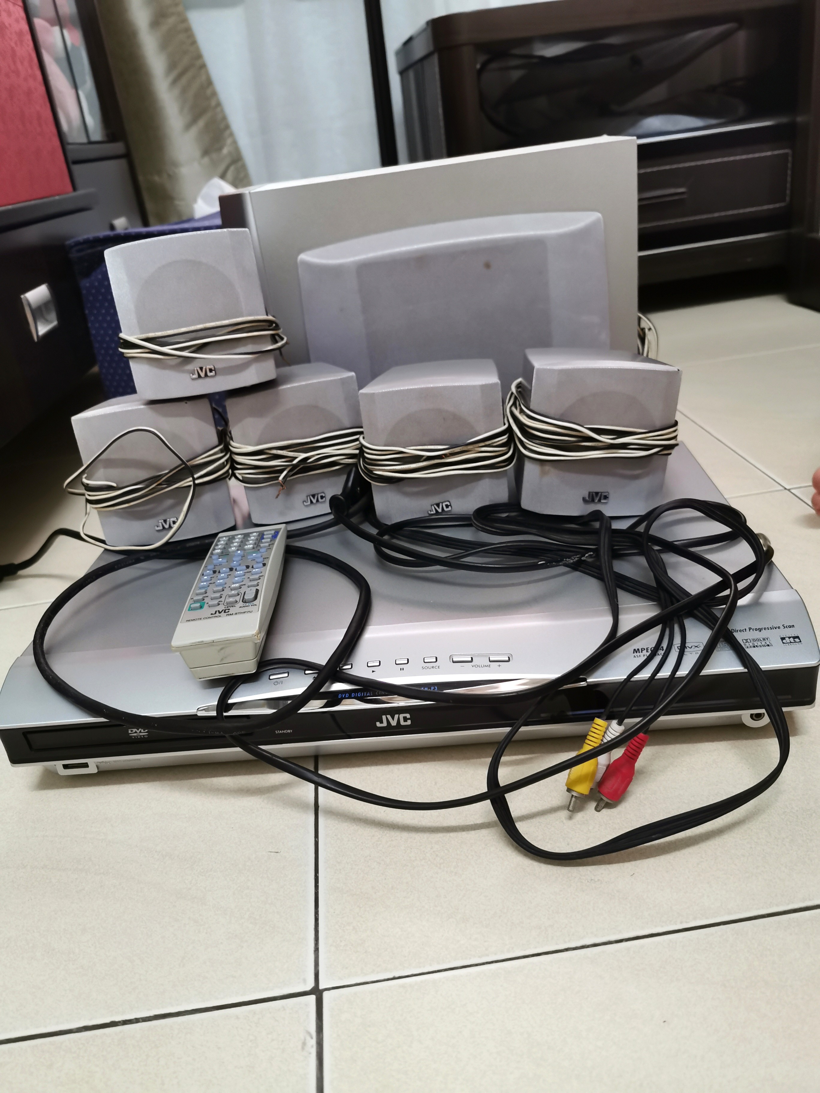 Jvc dvd player and speaker xvthp3, Audio, Soundbars, Speakers