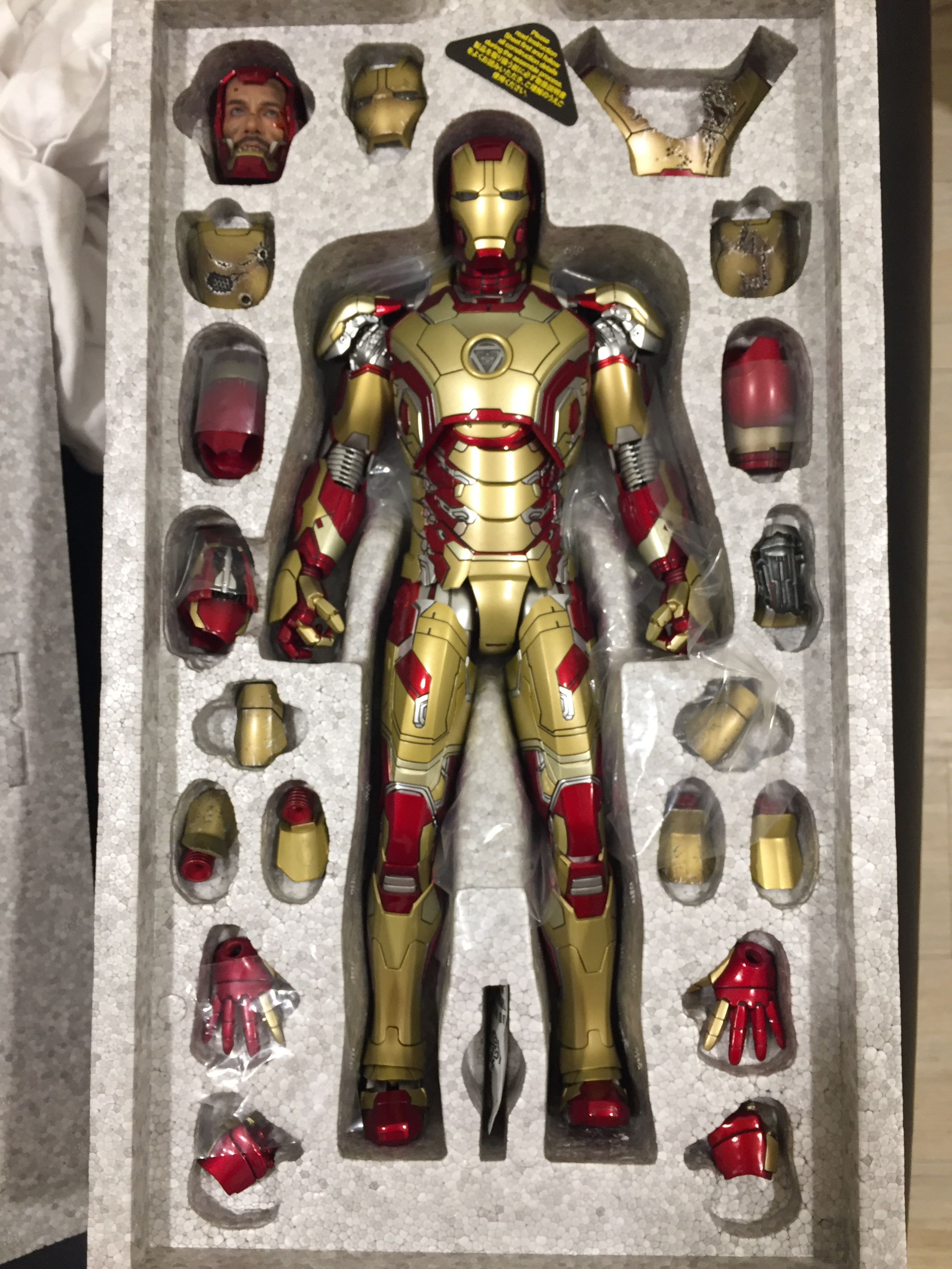 Mk 42 mk42 iron man hot toys 1 6 Carousell
