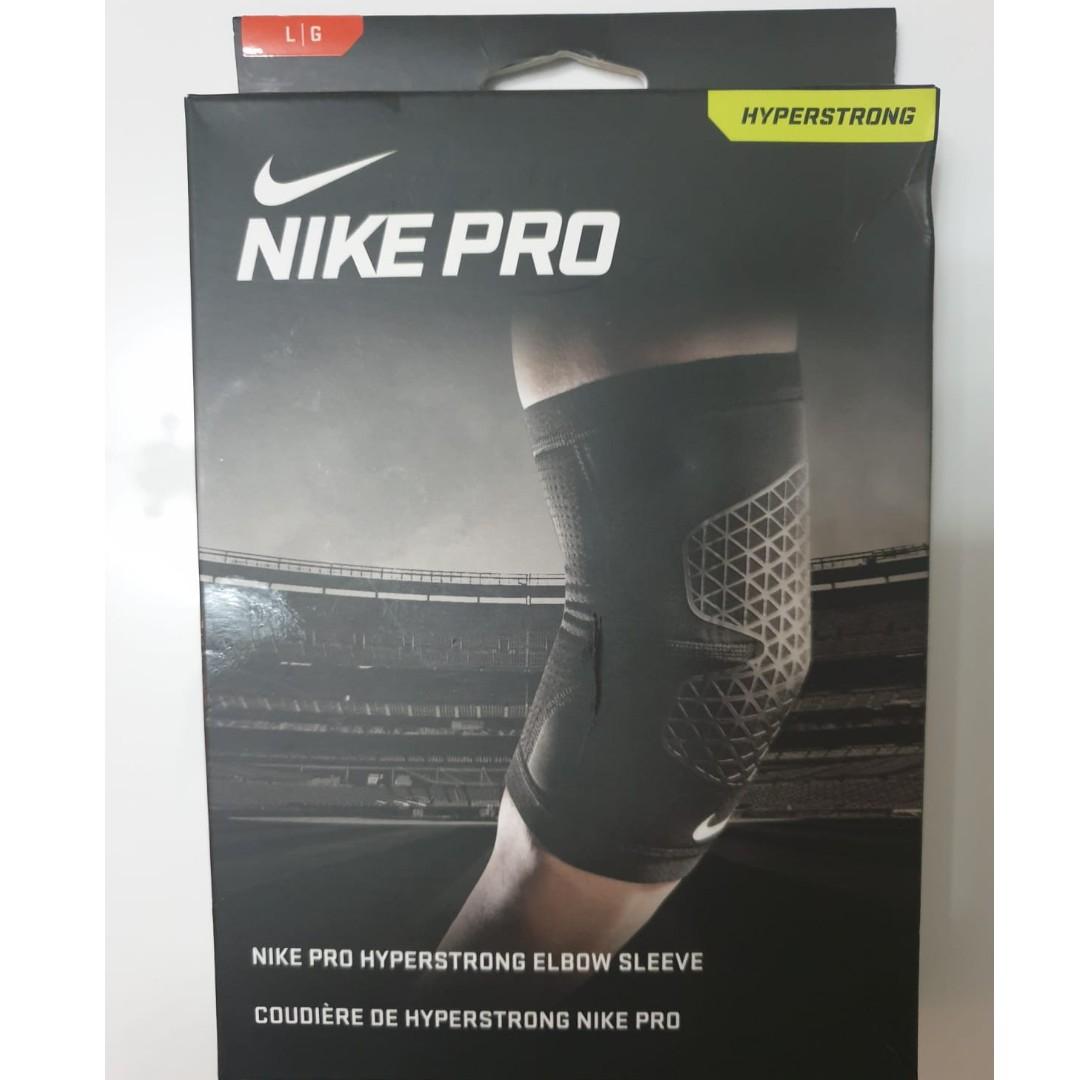 Nike Pro Combat Hyperstrong Knee Sleeve 