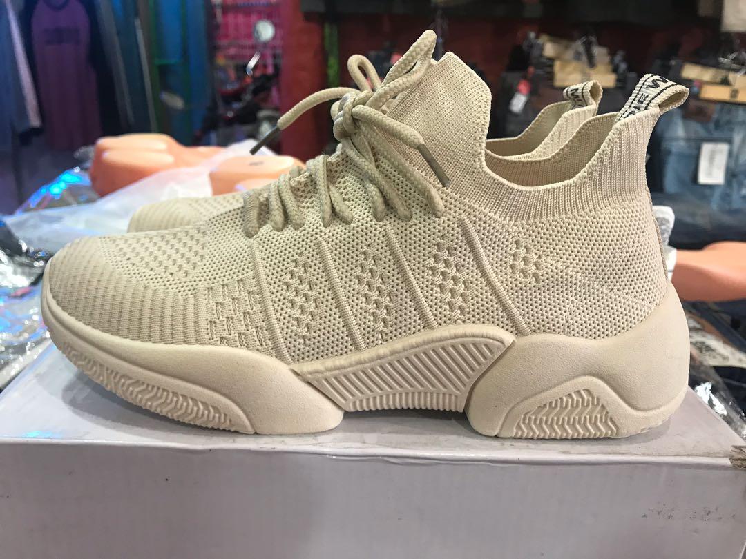 Sepatu Import Wanita Fesyen Pria Sepatu Sneakers Di Carousell
