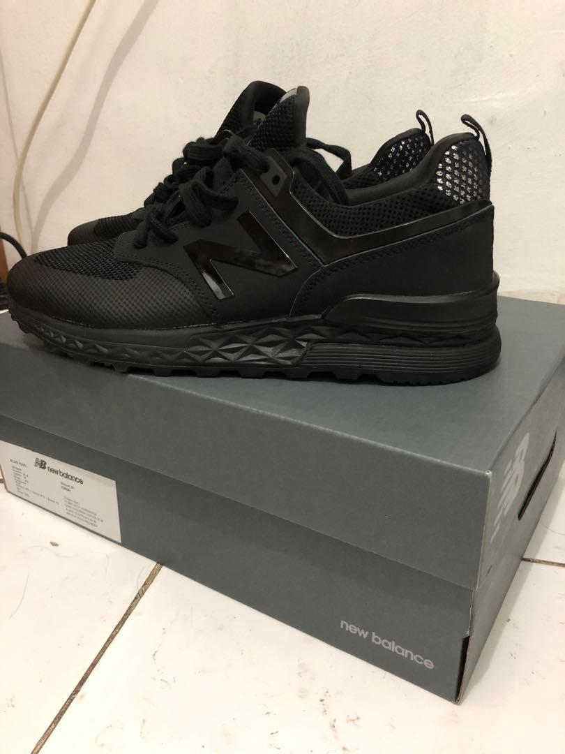 Sepatu new balance hitam ukuran 43 Fesyen Pria Sepatu Sneakers