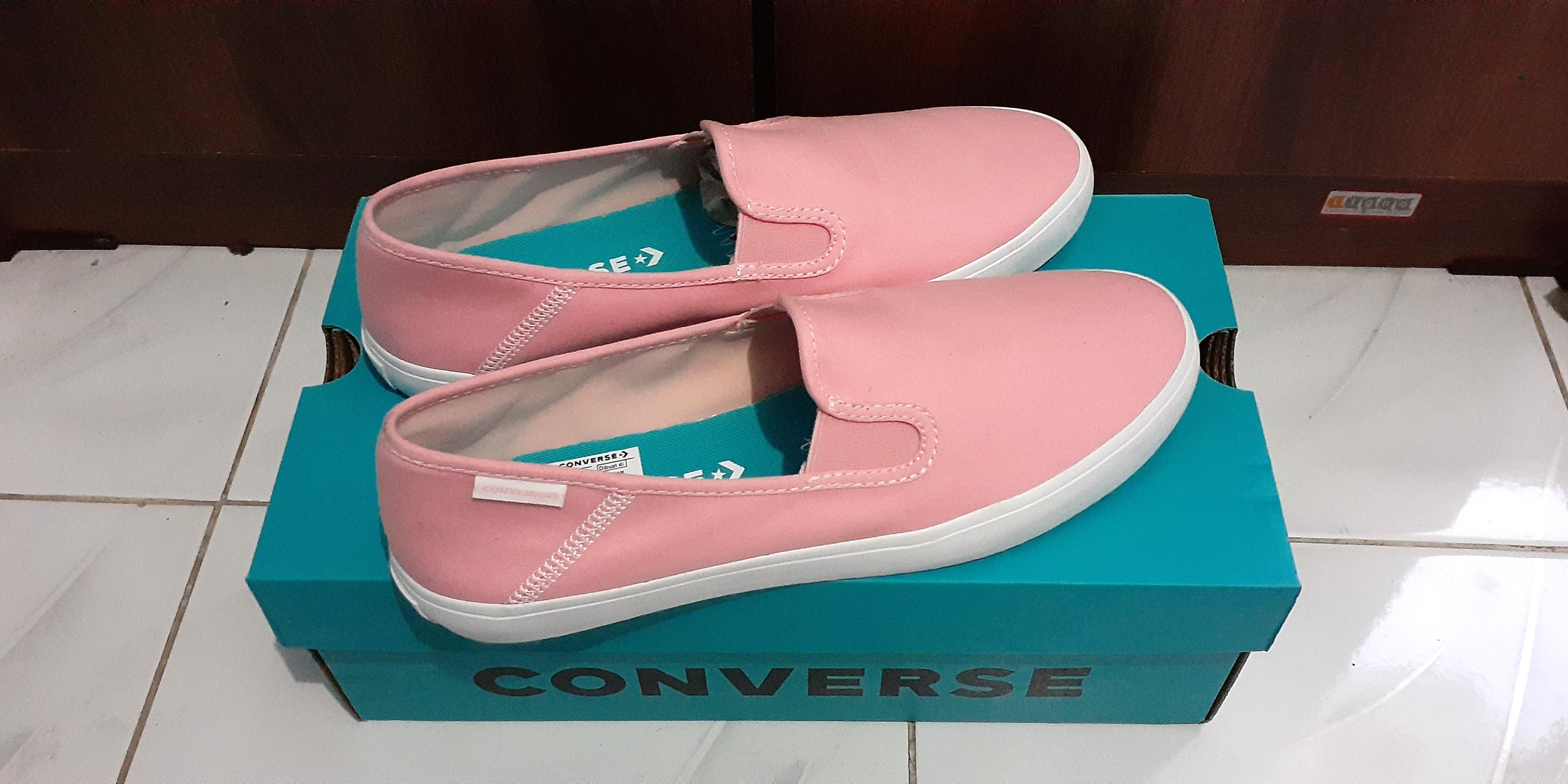 sepatu slip on converse