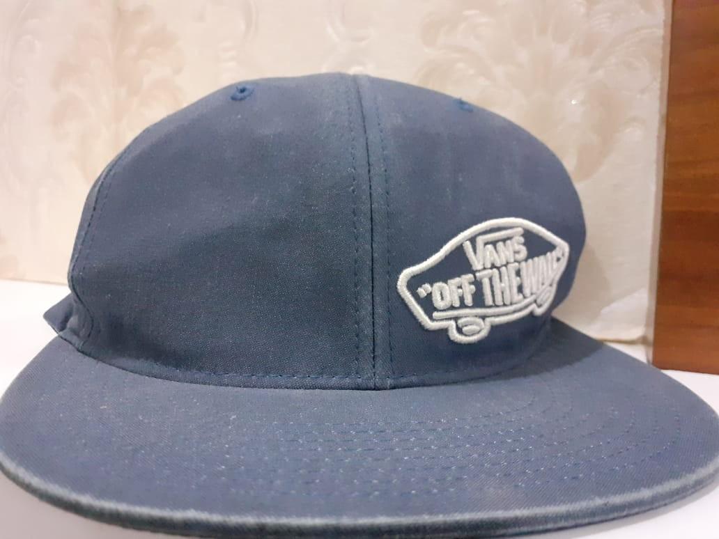 topi vans off the wall