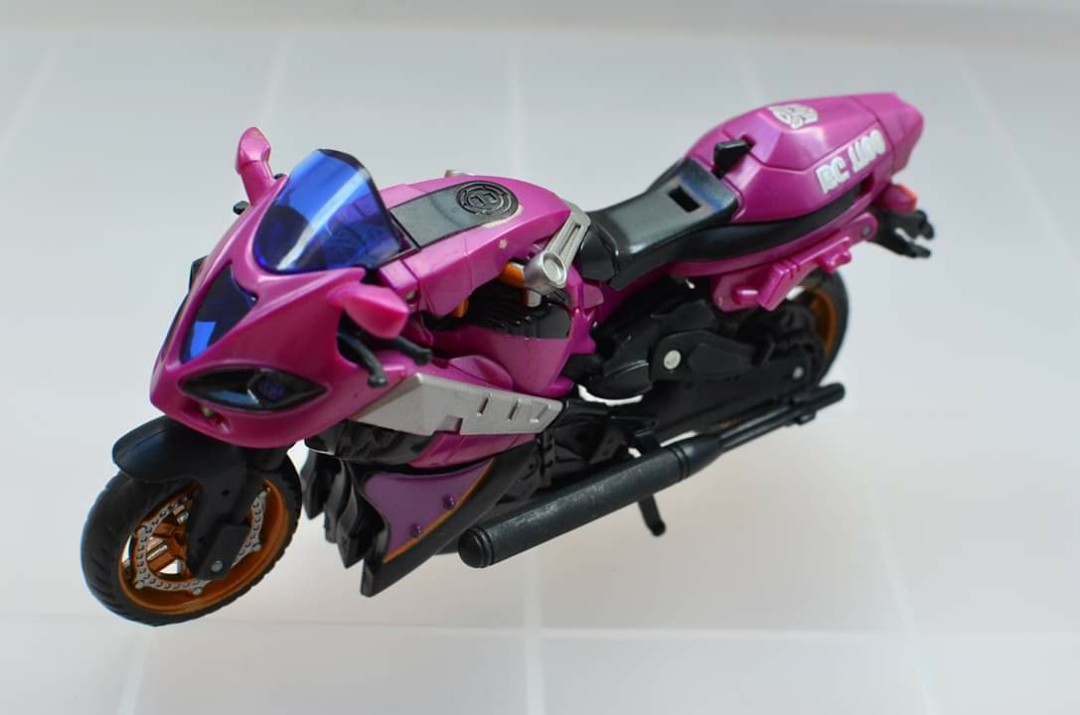 TRANSFORMERS Hasbro 2007 First Movie Deluxe ARCEE Motorcycle Figure Sealed NEW! 