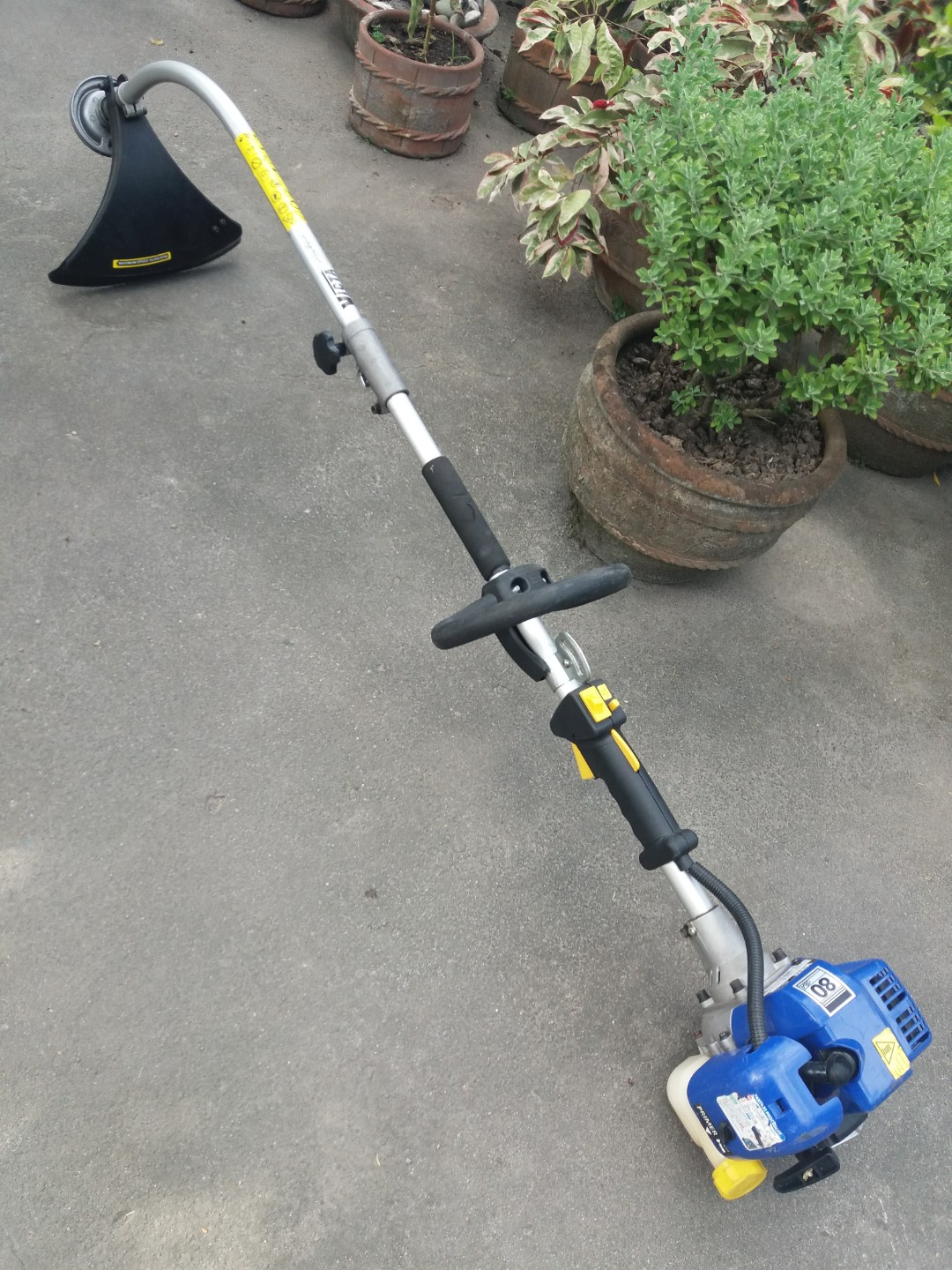 Victa 26cc petrol grass cutter curved shaft alloy body and head