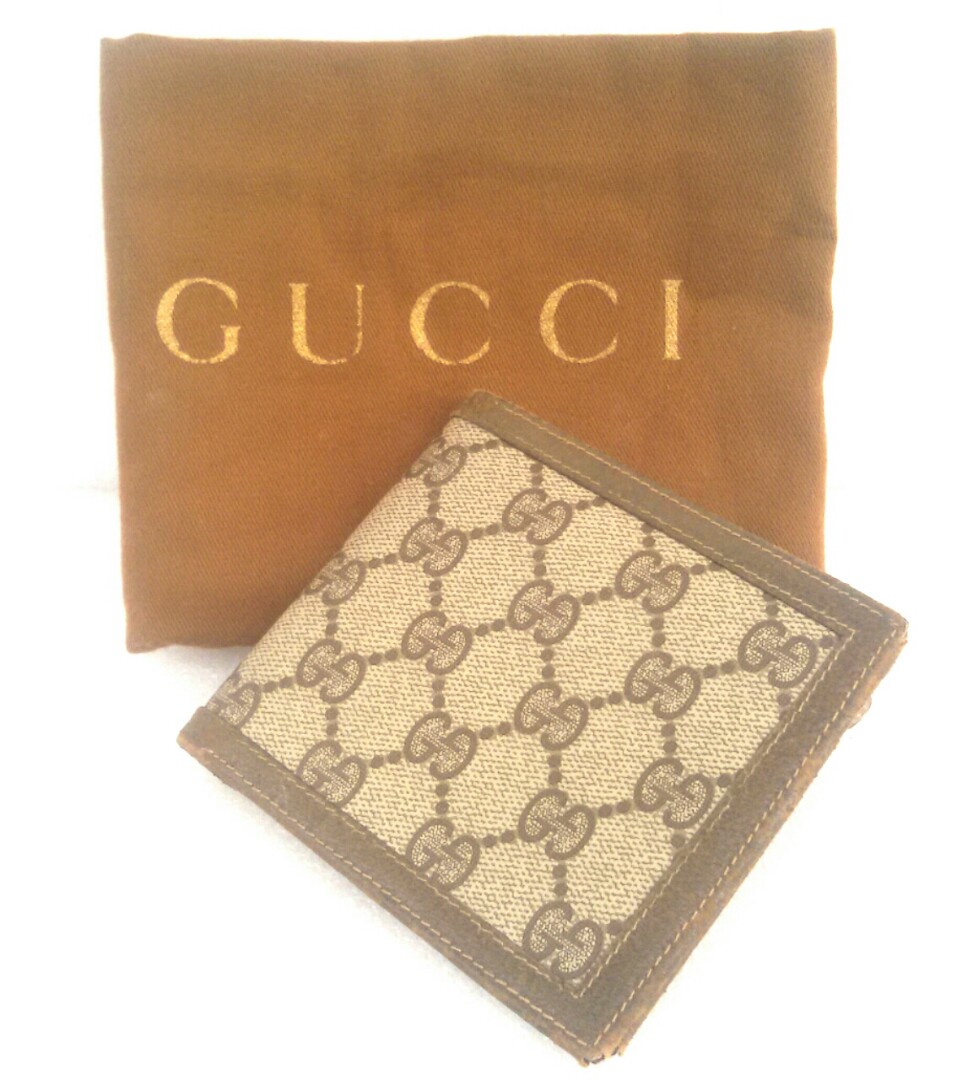 Afspraak onderdelen zwaan Vintage Gucci Men Wallet, Men's Fashion, Watches & Accessories, Wallets &  Card Holders on Carousell