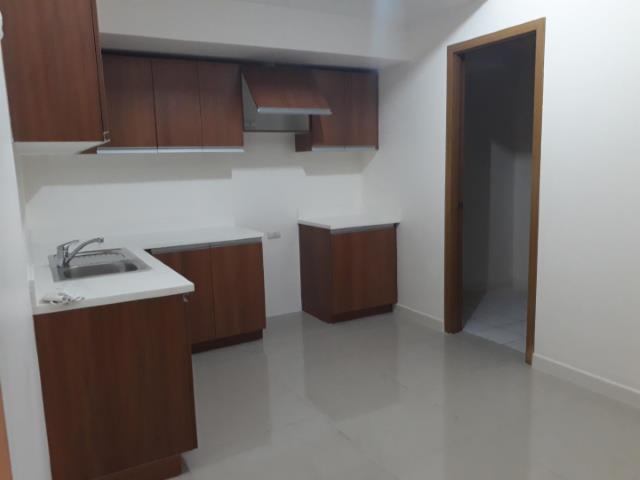 1 Bedroom Corner Unit Manila Bay View For Sale In Malate - 