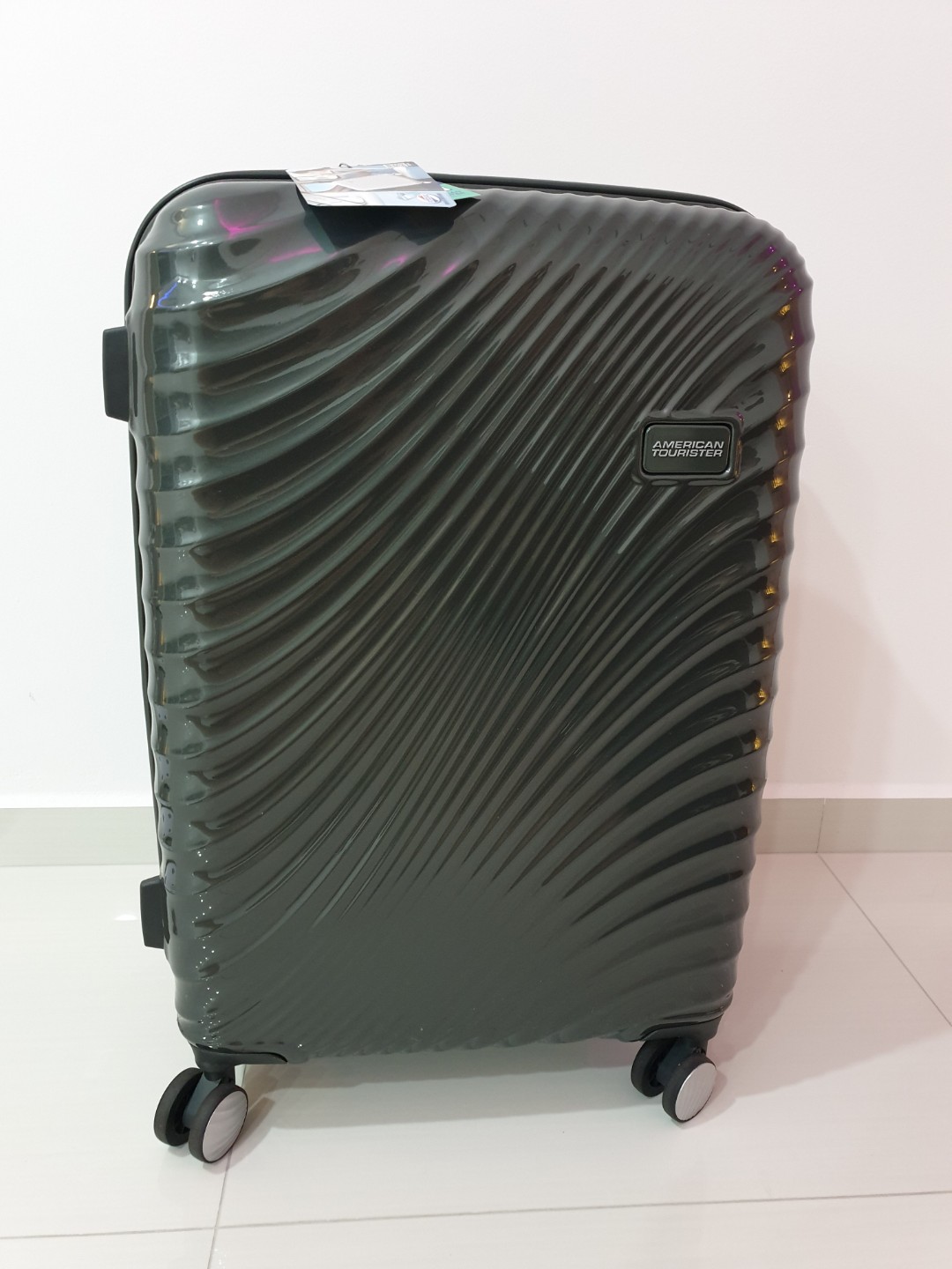 American tourister erie clearance spinner