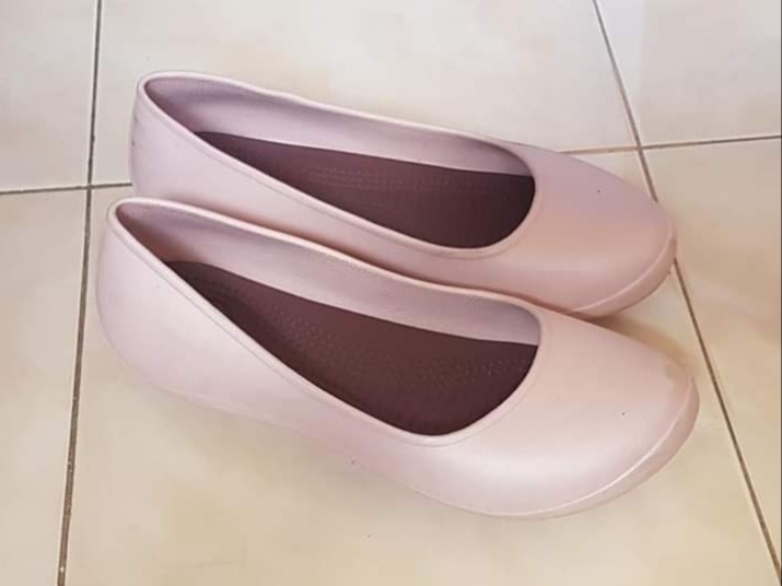 light pink crocs womens