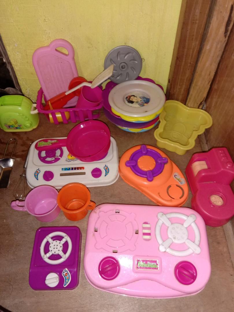 Bundle Cooking toys (Category: Infant Playtime) located in Quezon City. Submitted by carl_pam (Listing ID 240595989, Image 2). Description: Used in good condition.mixed set of cooking and kitchen toys plates cups and stove etc.some my konting stain used nakc..