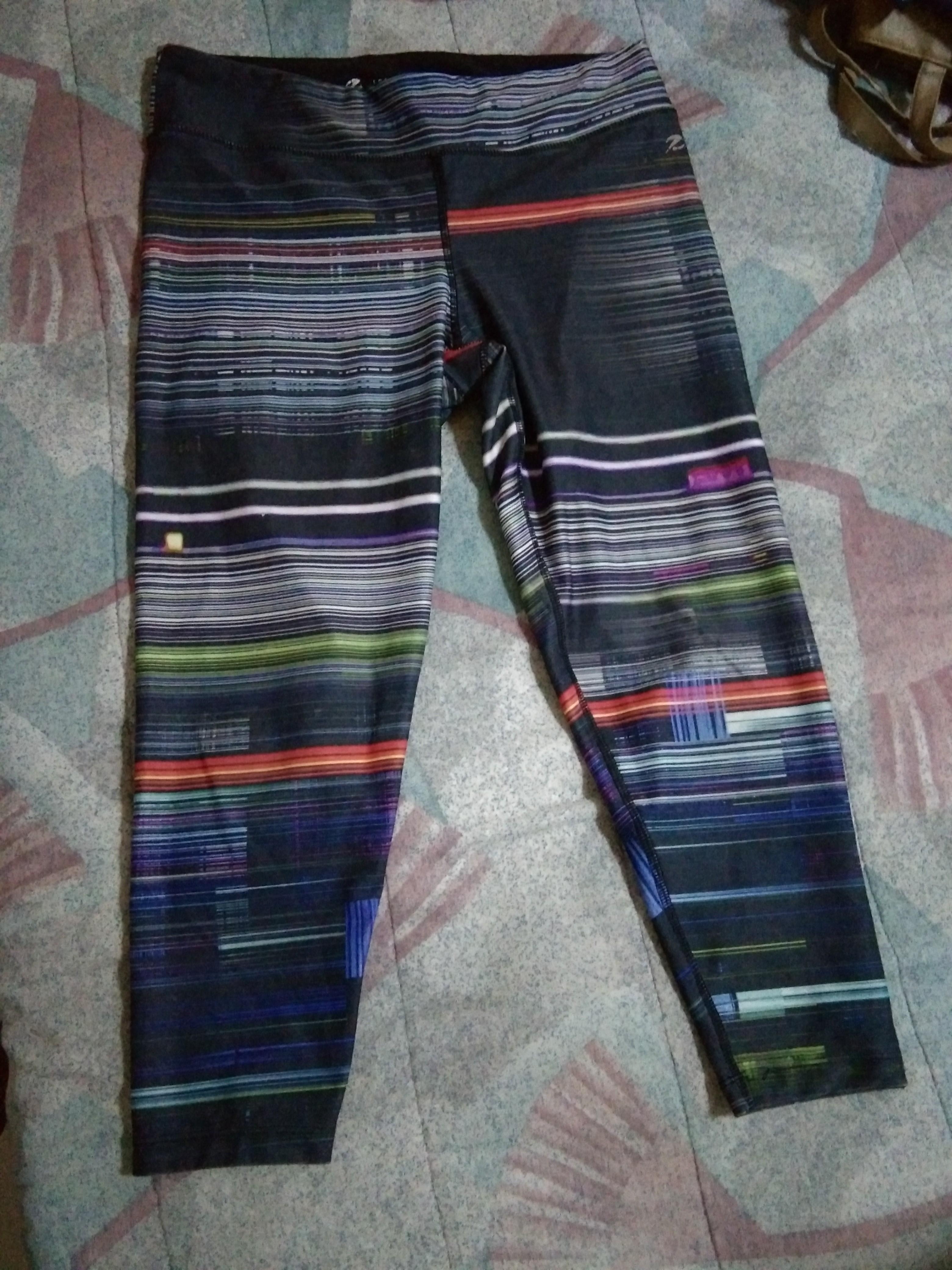 Energy Zone | Gym/Workout Leggings (Category: Activewear) located in Malolos. Submitted by coolfox_22 (Listing ID 240771128, Image 2). Description: Preloved leggings In very good condition Good for jogging, gym, and sports wear..