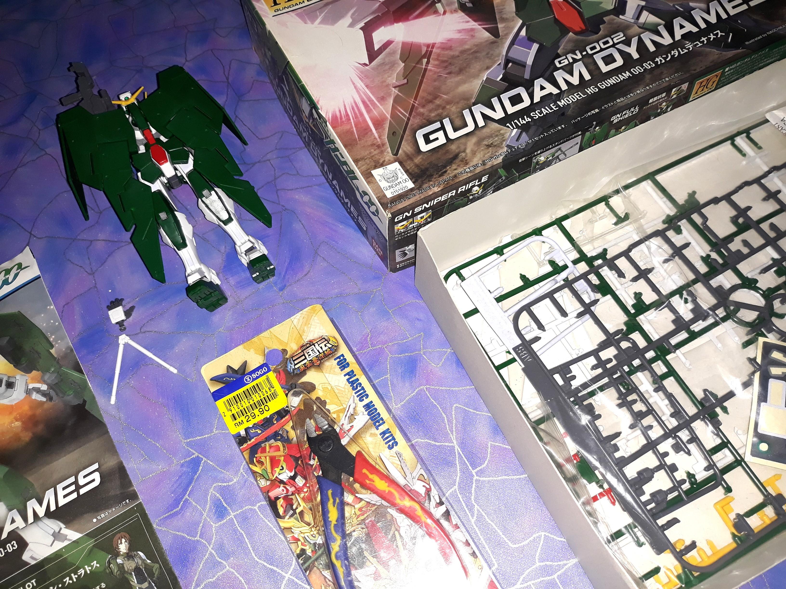 HG Gundam + Nipper Cutter, Hobbies & Toys, Collectibles & Memorabilia
