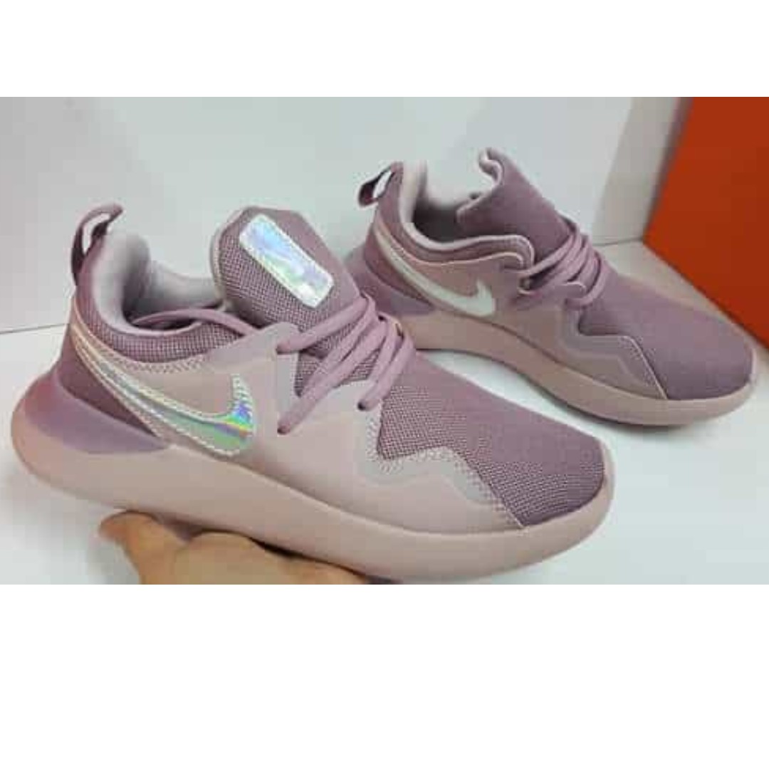 womens nike tessen