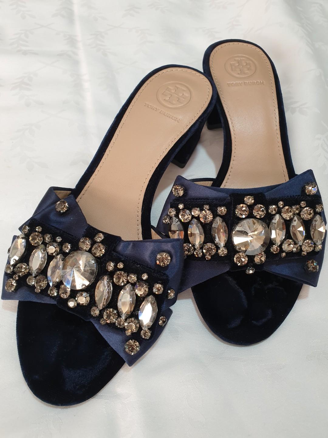 TORY BURCH Heels (Category: Heels) located in Pasig City. Submitted by thepracticalstore (Listing ID 240698855, Image 3). Description: Worn thrice Can be used with formal or casual outfits Looks new Size is 6 1/2 Decluttering.