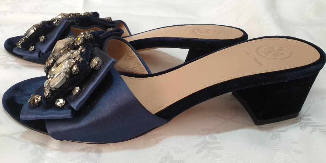 TORY BURCH Heels (Category: Heels) located in Pasig City. Submitted by thepracticalstore (Listing ID 240698855, Image 2). Description: Worn thrice Can be used with formal or casual outfits Looks new Size is 6 1/2 Decluttering.
