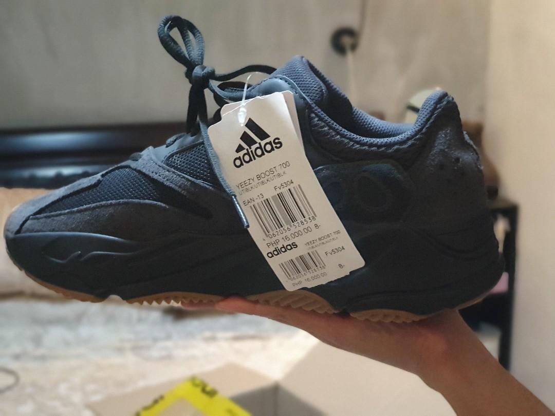 yeezy 700 grade school